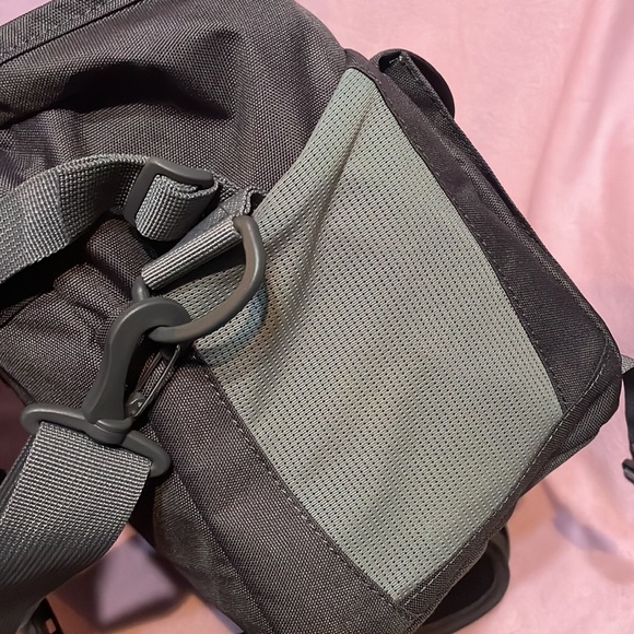 Lowepro LP36608-PWW Nova Sport 35L AW Camera Bag - Picture 7 of 7